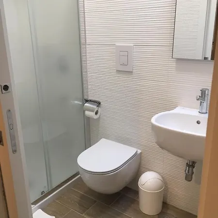Aura Apartment Bed & Breakfast *